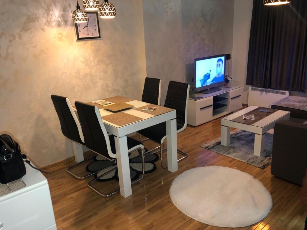 Apartman Kraljevi Cardaci Sadikovic Sa Garazom Kopaonik Exterior photo